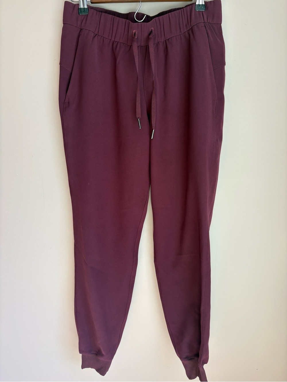 Lululemon Women’s Joggers Maroon Size 6